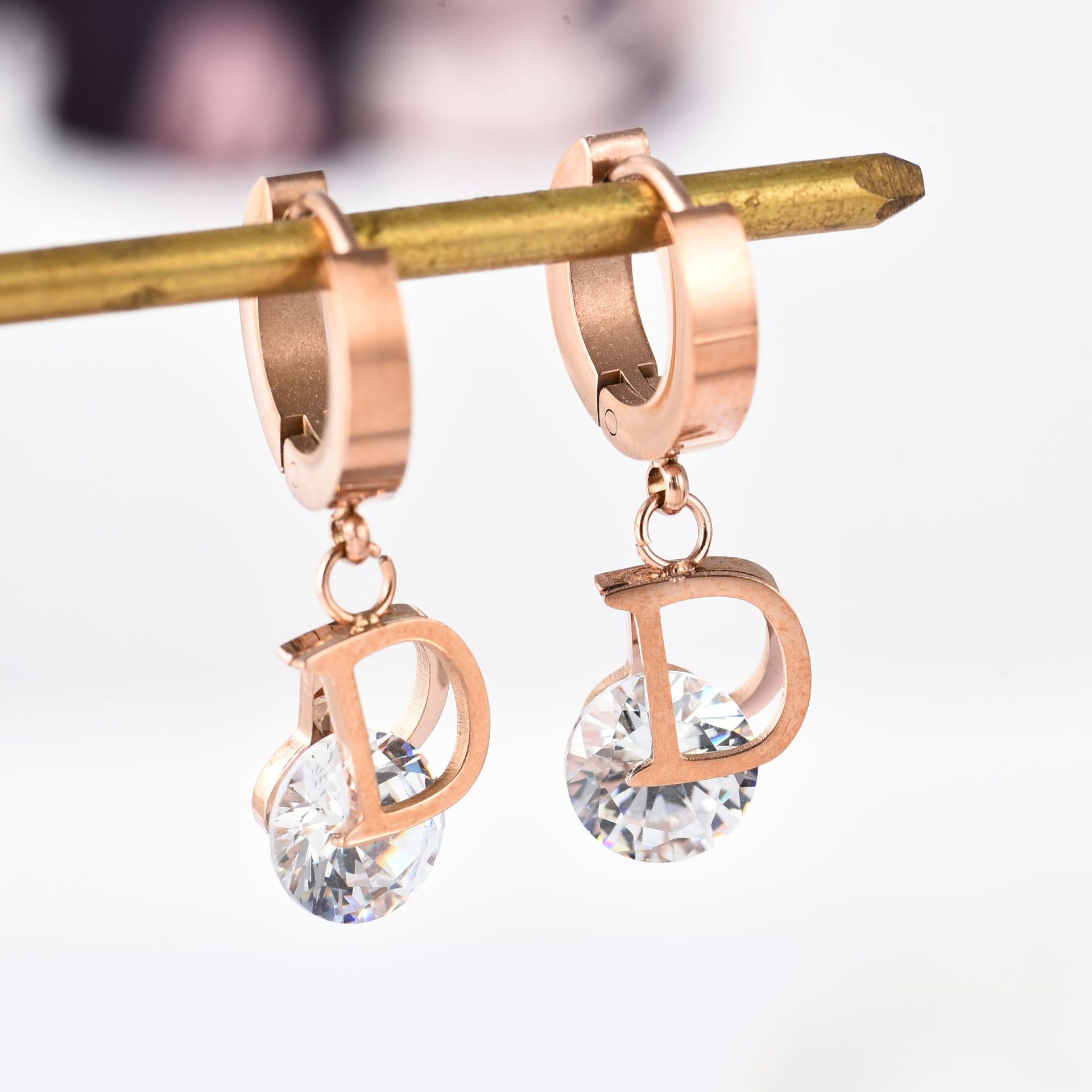 Vintage Luxury Letter D Crysta - Vintage Fashion Jewelry Brands のレビューと価格
