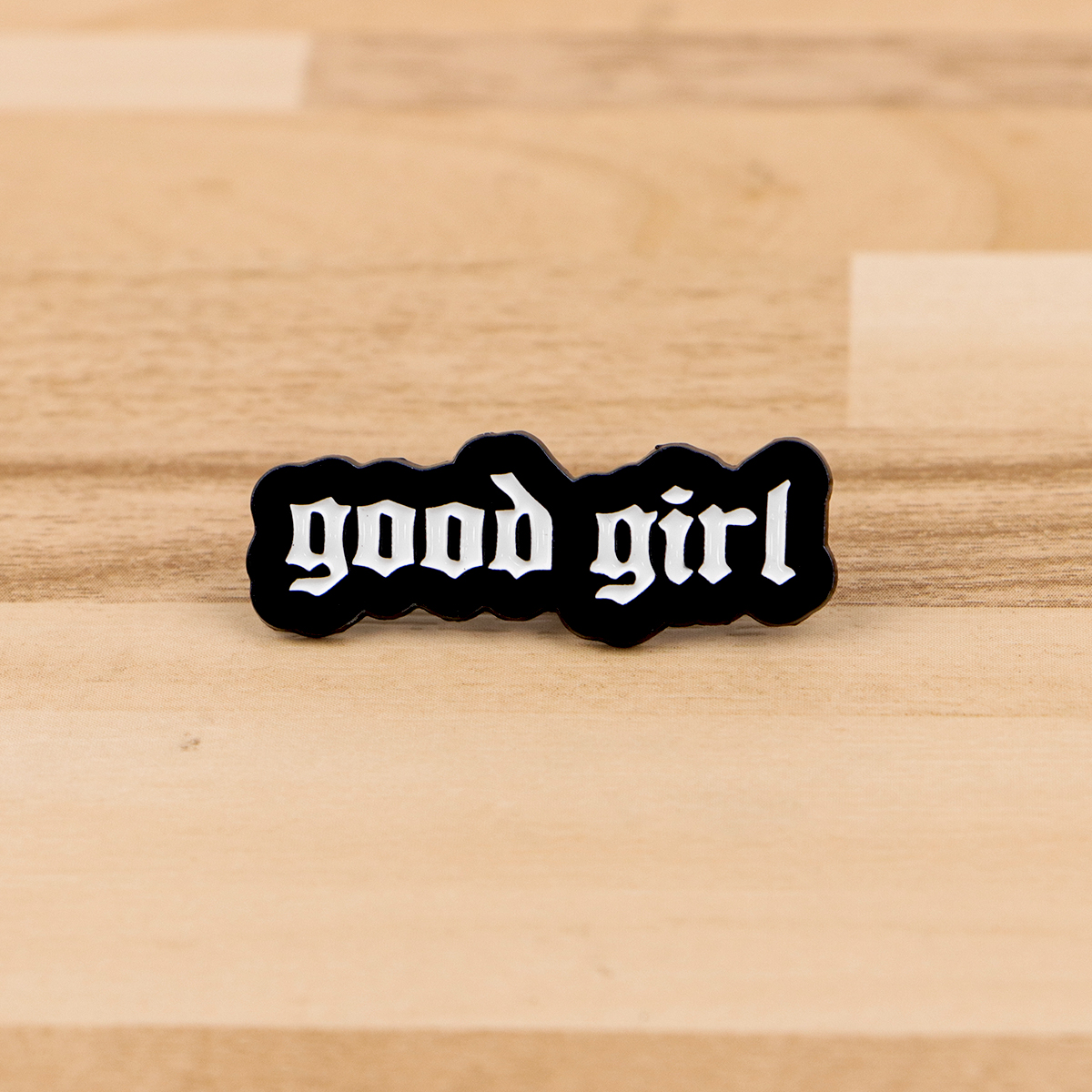 “Good Girl” Quotes Enamel Pin  - Vintage Fashion Quotes のレビューと価格