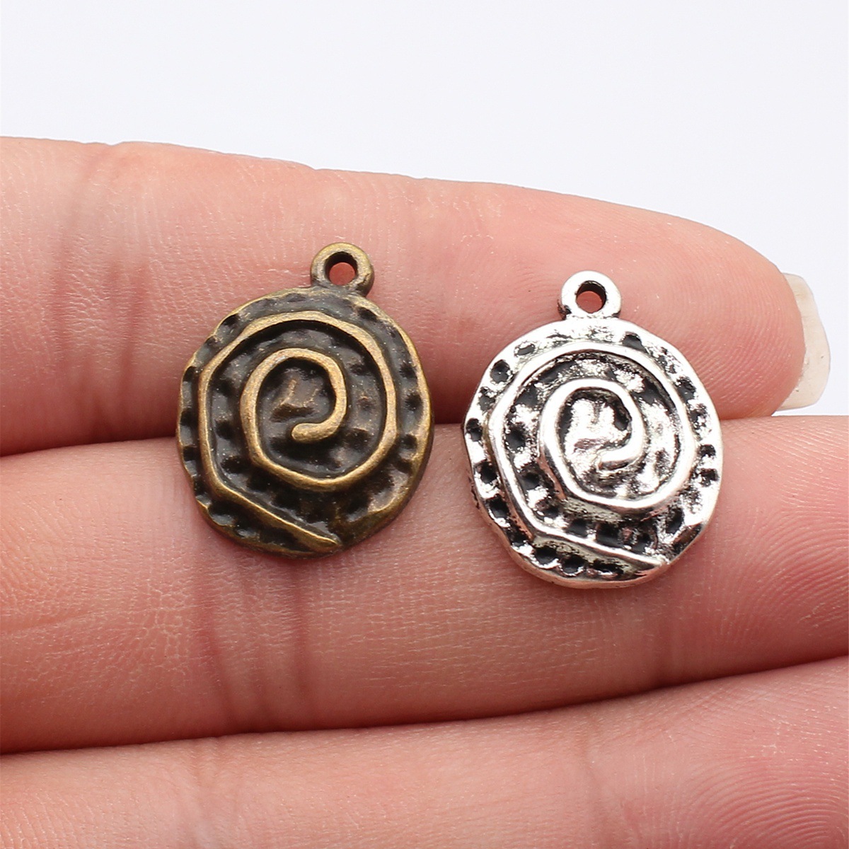 WYSIWYG 10pcs 22x17mm 2 Colors - Vintage Fashion Patterns のレビューと価格