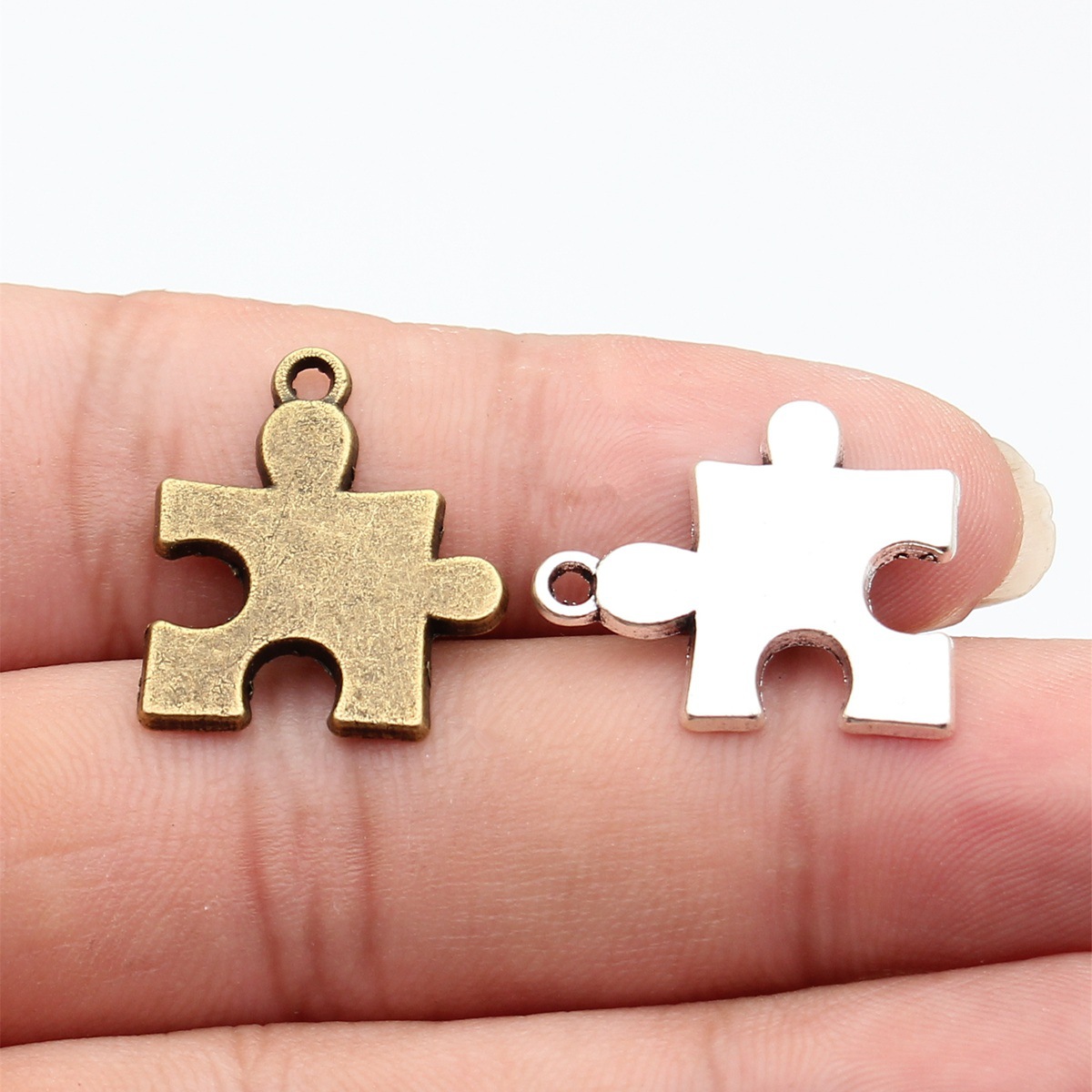 WYSIWYG 10pcs 23x20mm 2 Colors - Vintage Fashion Pieces のレビューと価格