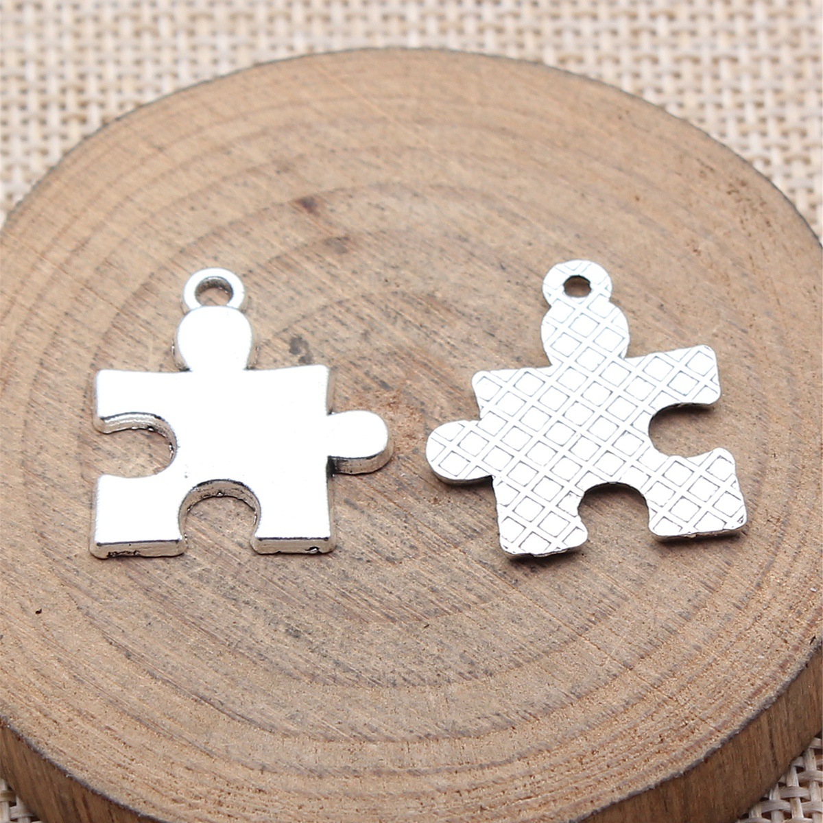 WYSIWYG 10pcs 23x20mm 2 Colors - Vintage Fashion Pieces のレビューと価格